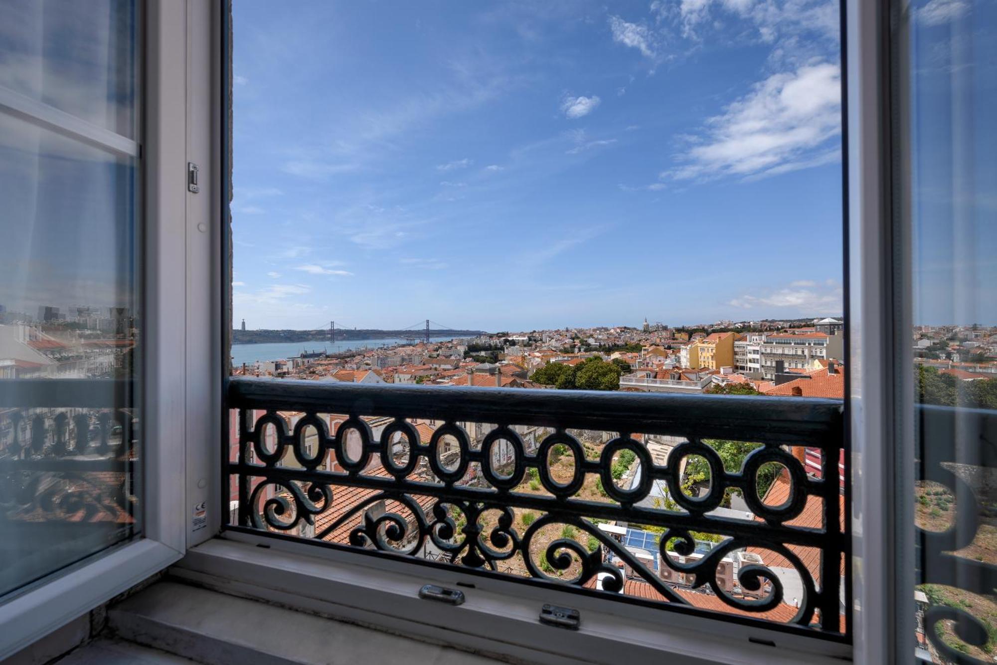 Pensao Londres Hotel Lisbon Exterior photo