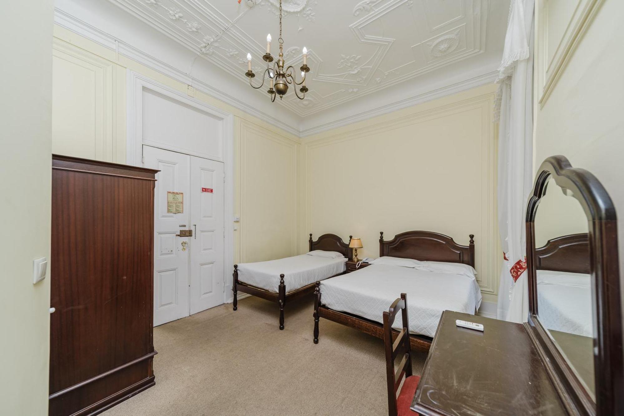 Pensao Londres Hotel Lisbon Exterior photo
