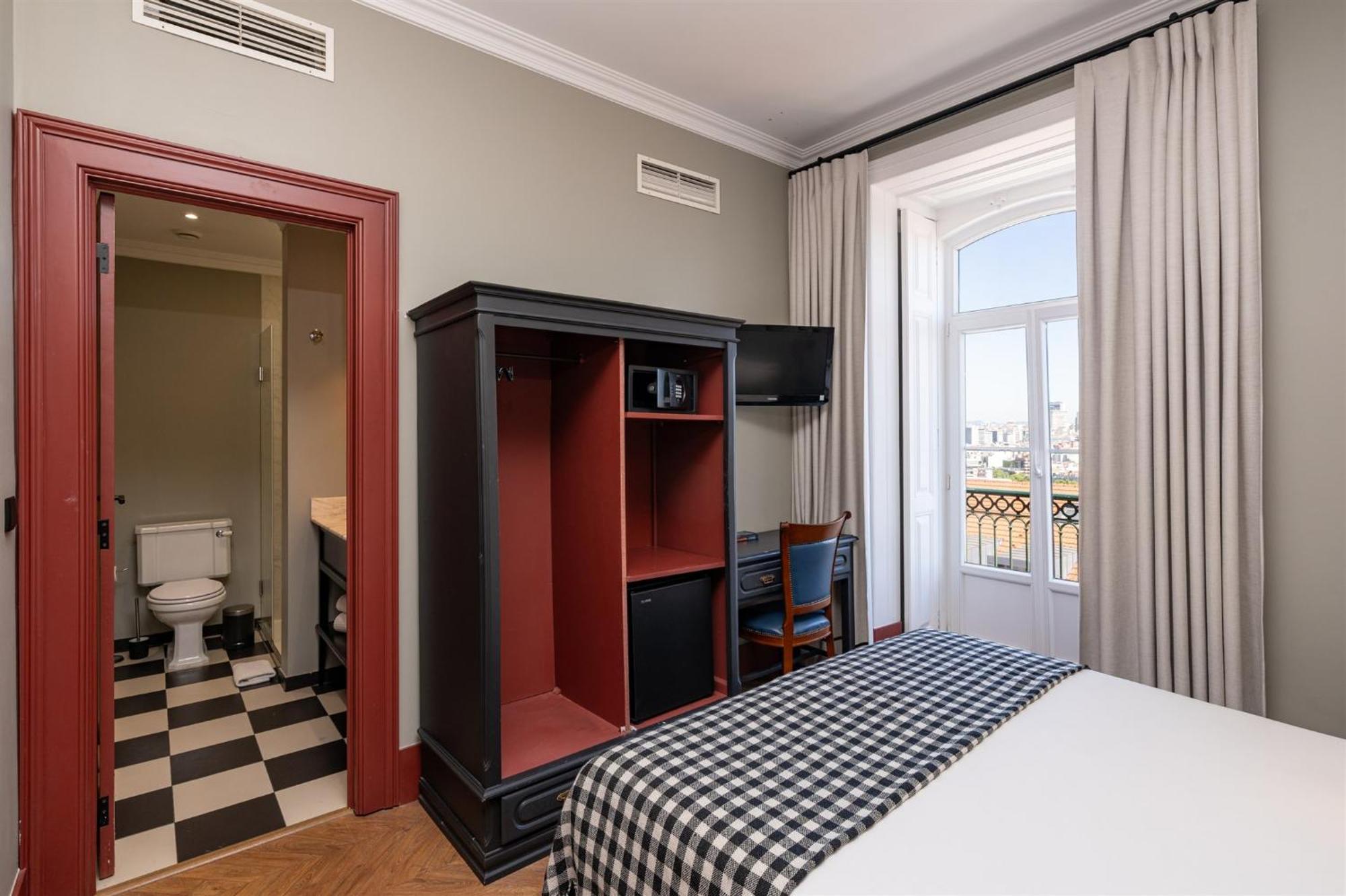 Pensao Londres Hotel Lisbon Exterior photo
