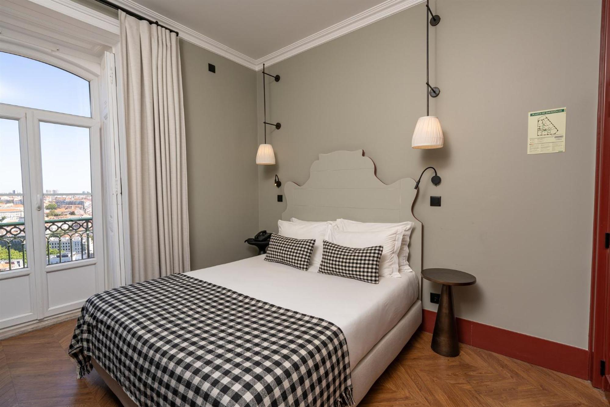Pensao Londres Hotel Lisbon Exterior photo